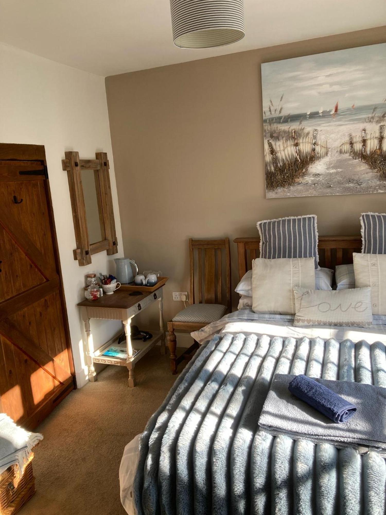 Guest Suite At 31 Little England Milborne Saint Andrew Exterior photo