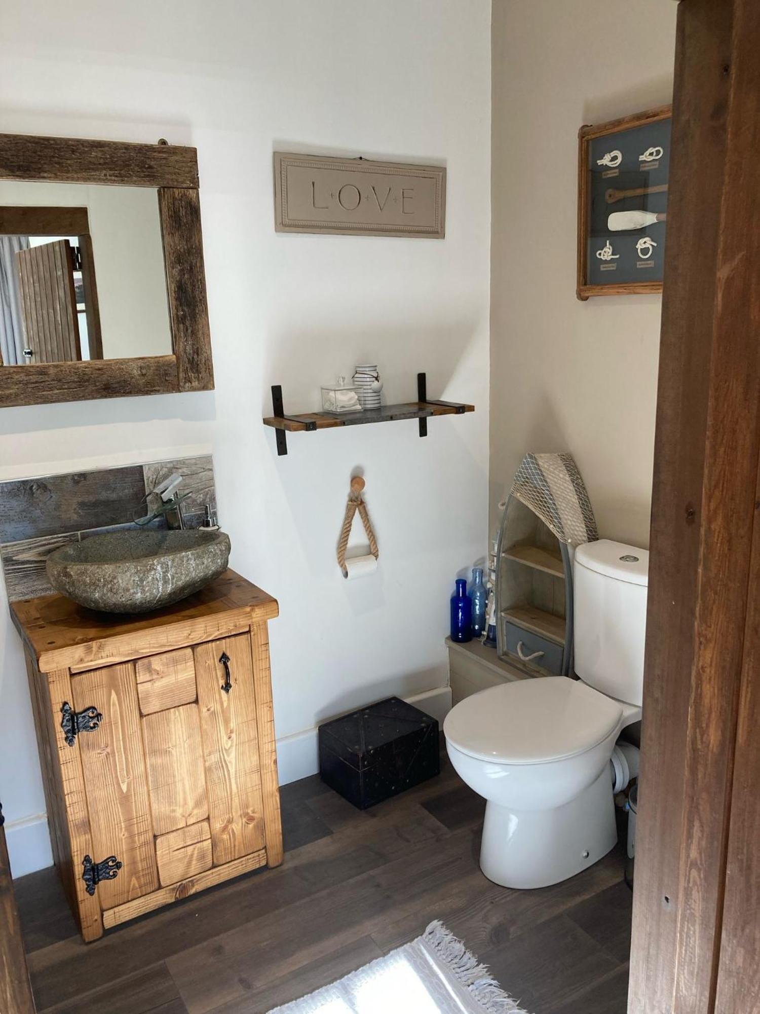 Guest Suite At 31 Little England Milborne Saint Andrew Exterior photo