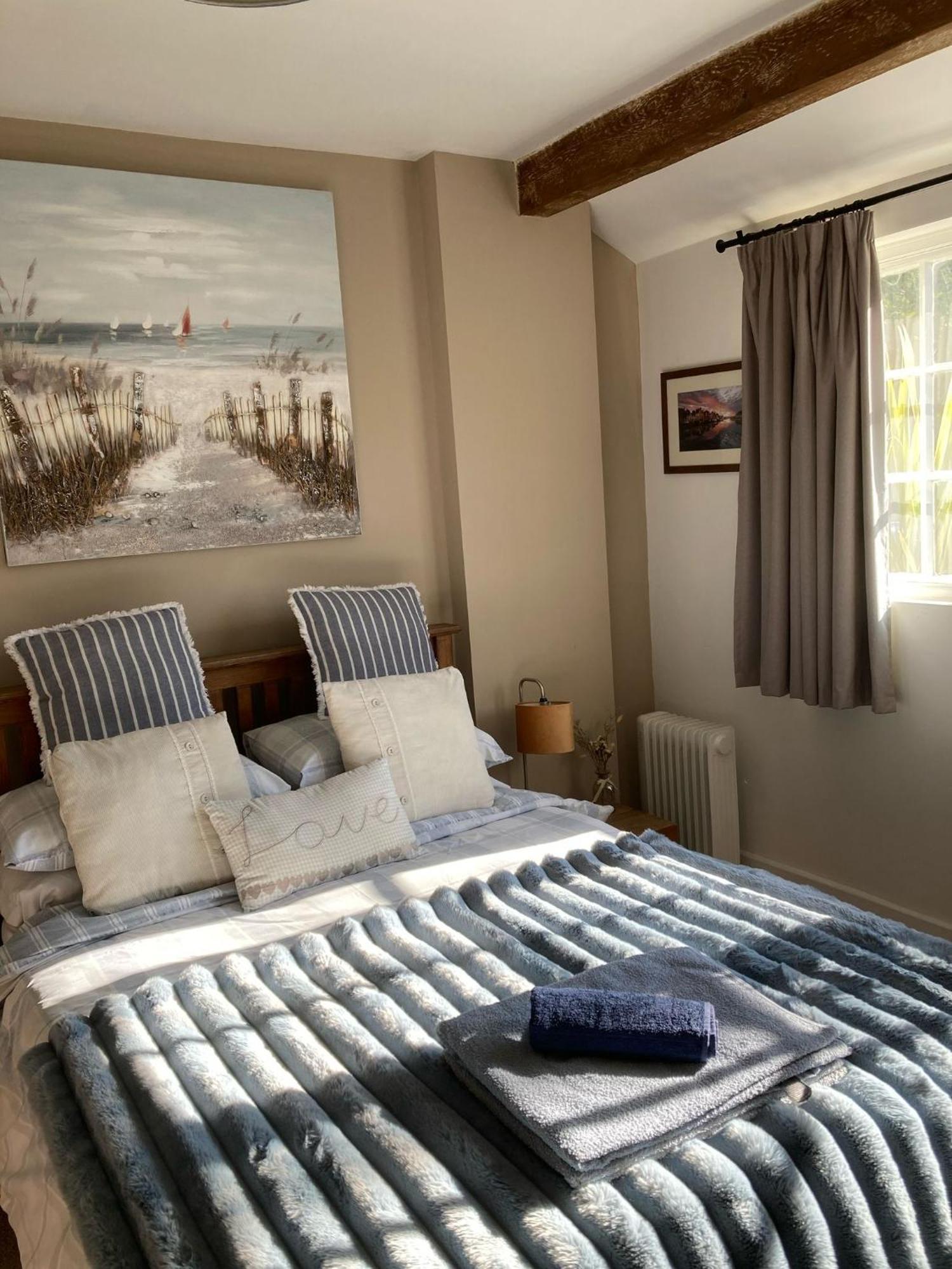 Guest Suite At 31 Little England Milborne Saint Andrew Exterior photo