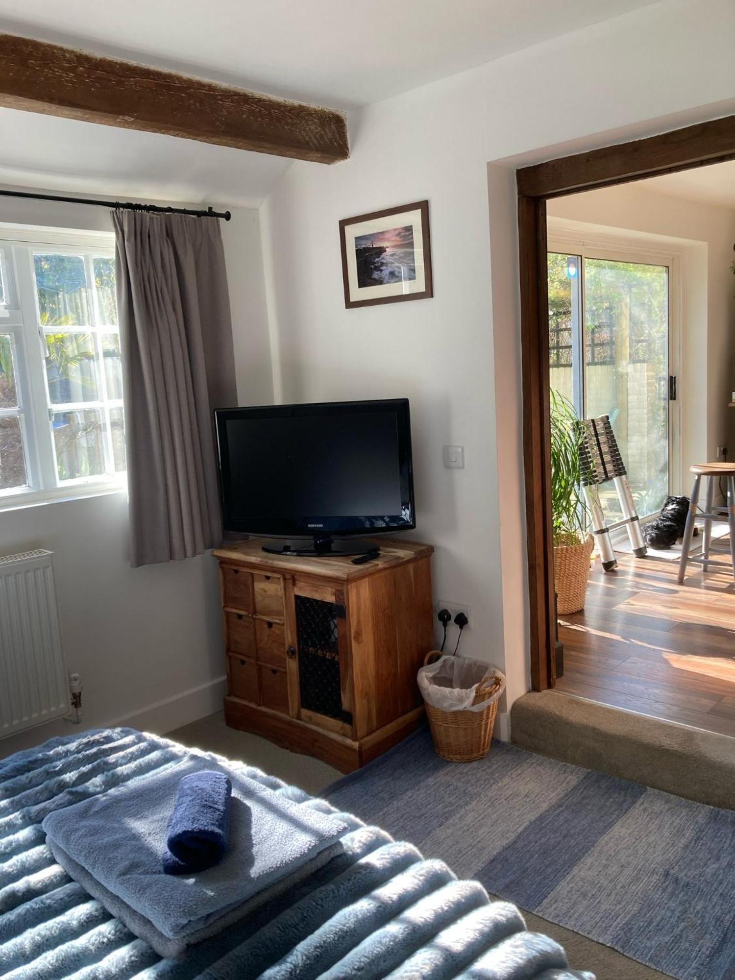 Guest Suite At 31 Little England Milborne Saint Andrew Exterior photo