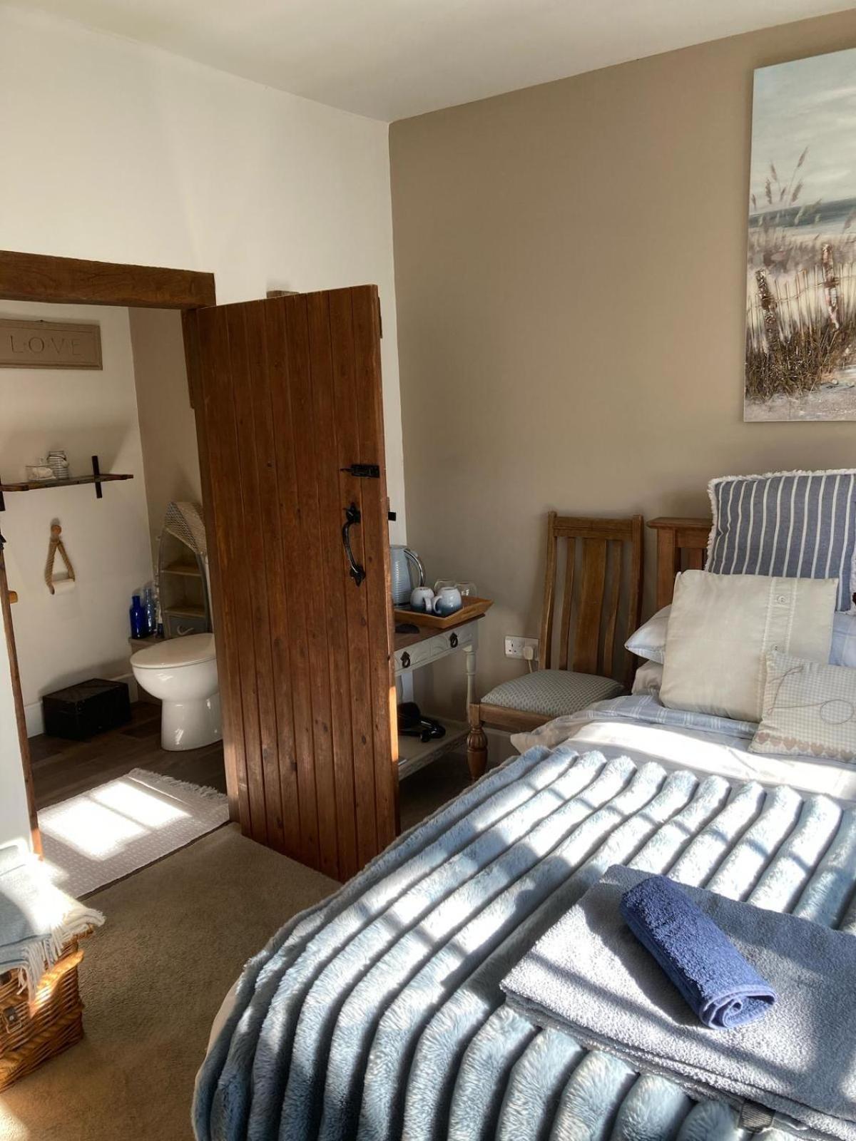 Guest Suite At 31 Little England Milborne Saint Andrew Exterior photo