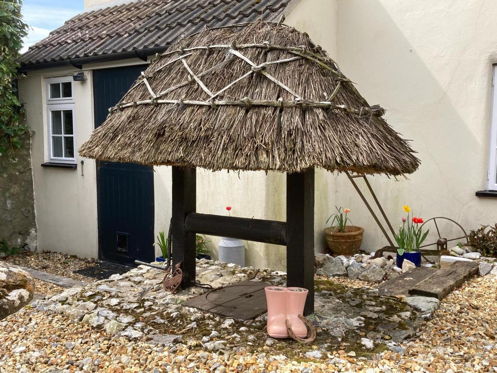 Guest Suite At 31 Little England Milborne Saint Andrew Exterior photo